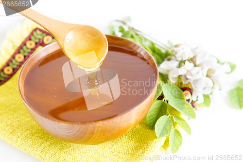 Image of Honey in wooden bowl