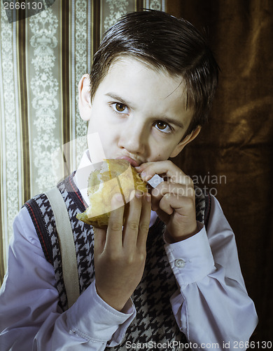 Image of Child who eat. Vintage clothes 
