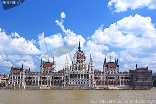 Image of Magyar Parliament building