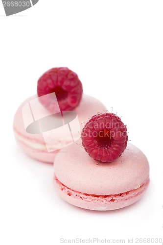 Image of Macaroons with raspberry