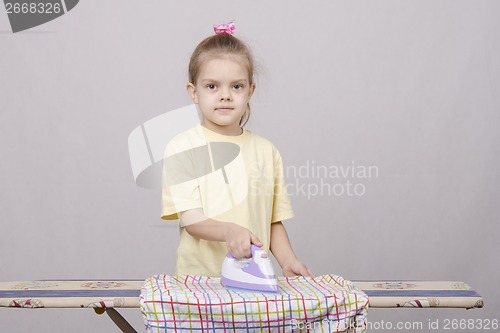 Image of five year old girl stroking sheets