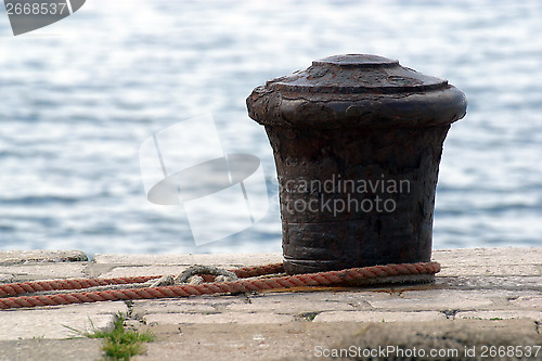 Image of Rope of boat knotting