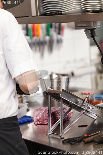 Image of Chef slicing boiled beetroot