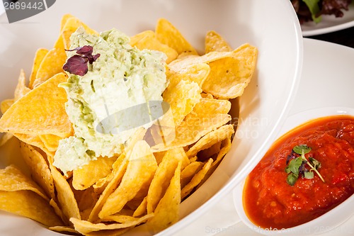 Image of Crisp corn nachos with guacamole sauce