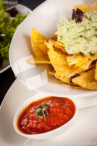 Image of Crisp corn nachos with guacamole sauce