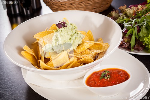 Image of Crisp corn nachos with guacamole sauce