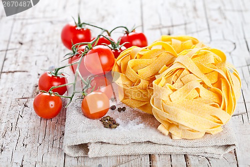 Image of uncooked pasta and fresh tomatoes 