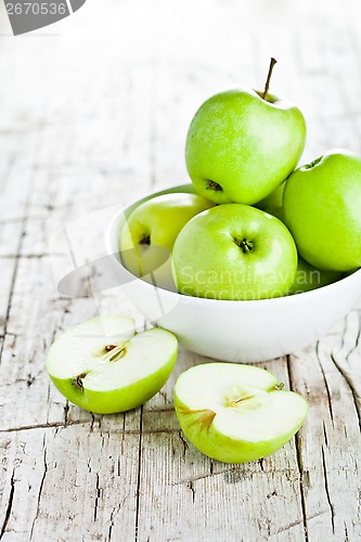 Image of ripe green apples in bowl 