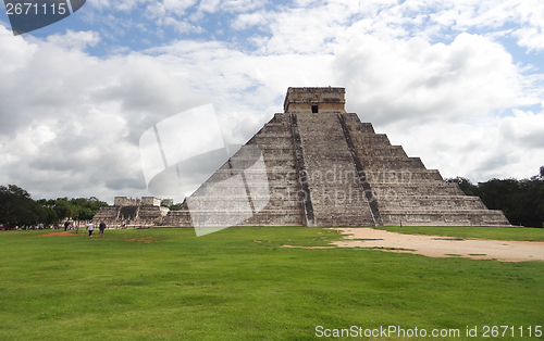 Image of El Castillo in Chichen Itza