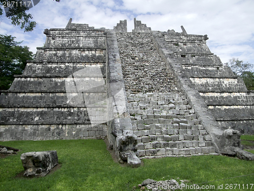 Image of step-pyramid in Chichen Itza