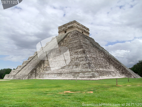 Image of El Castillo in Chichen Itza