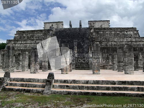 Image of Temple of the Warriors in Chichen Itza