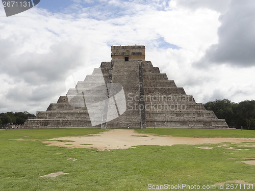 Image of El Castillo in Chichen Itza