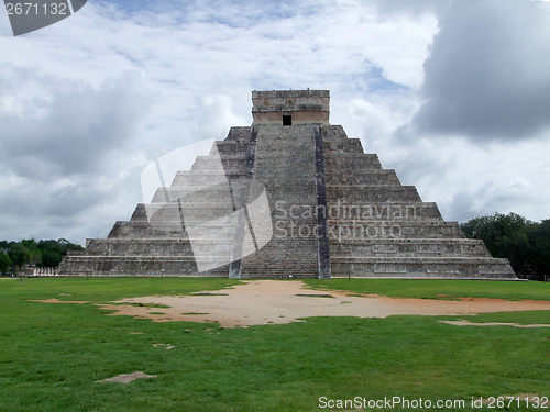 Image of El Castillo in Chichen Itza