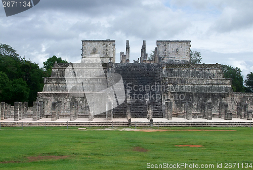 Image of Temple of the Warriors in Chichen Itza