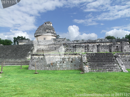 Image of El Caracol observatory temple in Chichen Itza