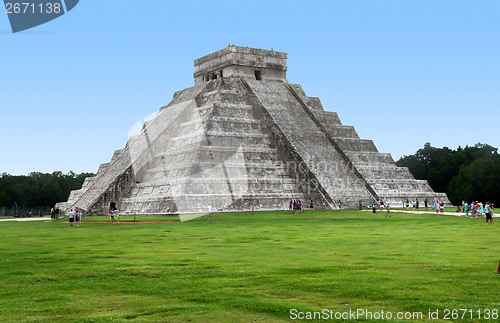 Image of El Castillo in Chichen Itza