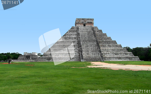 Image of El Castillo in Chichen Itza