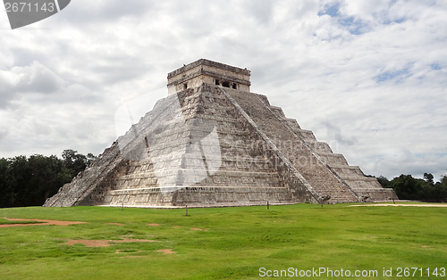 Image of El Castillo in Chichen Itza