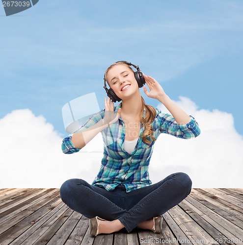 Image of young woman listeting to music with headphones