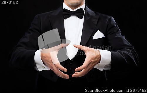 Image of magician showing trick