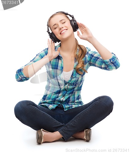 Image of young woman listeting to music with headphones