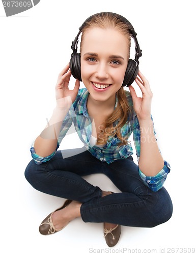 Image of young woman listeting to music with headphones
