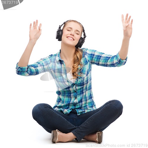 Image of young woman listeting to music with headphones