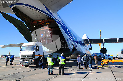 Image of AN-124 Offloading