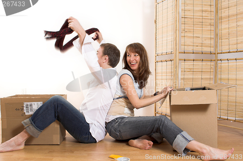 Image of couple moving in appartment