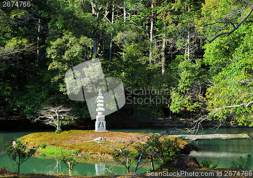 Image of Japanese garden with stone lantern