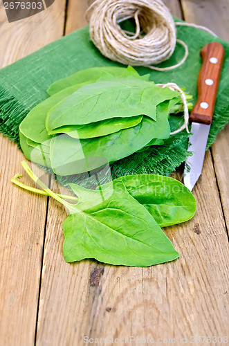Image of Spinach on board with knife and napkin