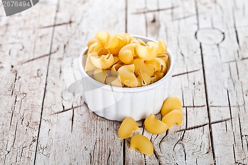 Image of uncooked pasta in a bowl