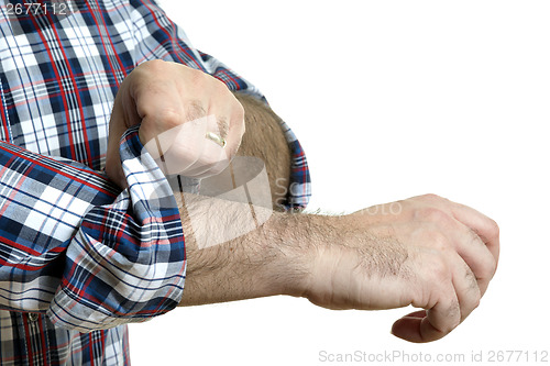 Image of Man rolls up sleeves