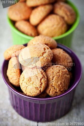 Image of meringue almond cookies in bowls 