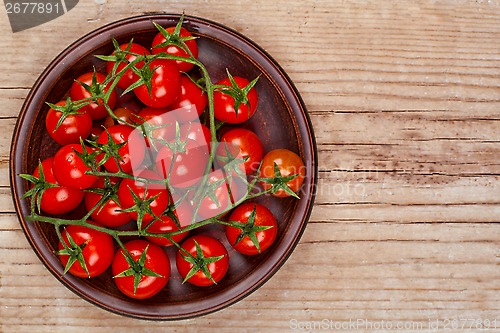 Image of fresh cherry tomatoes 