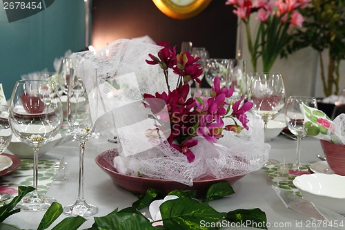 Image of wedding table with flowers 