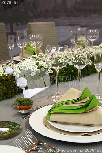 Image of wedding table with flowers 