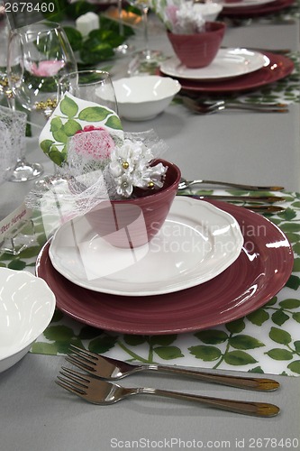 Image of wedding table with flowers 