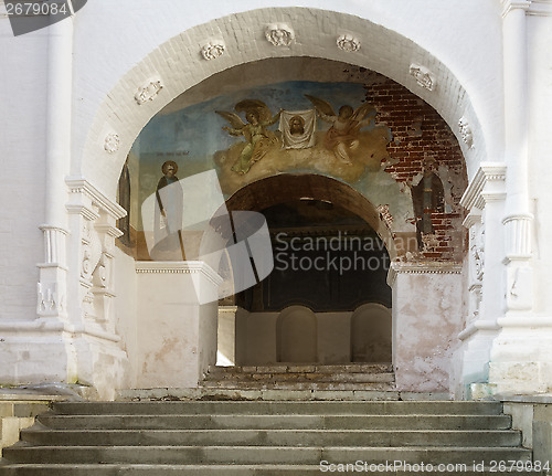 Image of Red gates under Troitskaya church