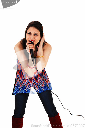 Image of Girl singing.
