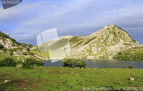 Image of lake Enol