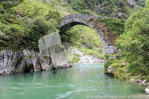 Image of Roman stone bridge in Asturias