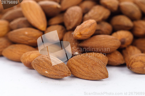 Image of dried almonds