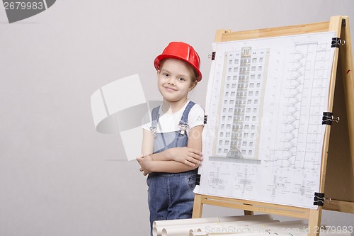 Image of Girl Builder is drawing near