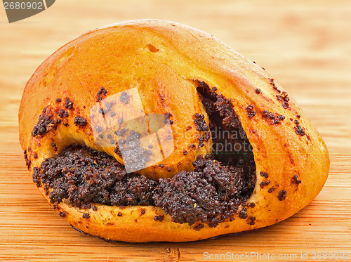 Image of bun with poppy seeds