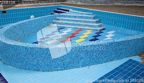 Image of Swimming pool without water.