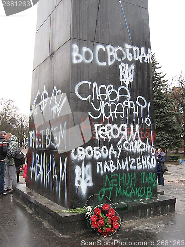 Image of inscriptions on the pedestal of thrown monument to Lenin