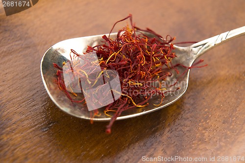 Image of stigmas of saffron in spoon