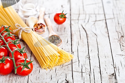 Image of uncooked pasta with tomatoes and spices